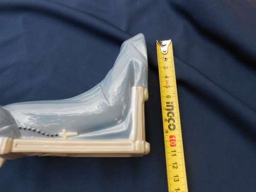 REPAIRED.  As-found.  Lladro with her head glued back on.  Sorry.