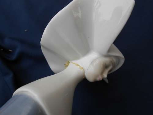 REPAIRED.  As-found.  Lladro with her head glued back on.  Sorry.