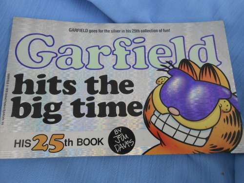 `Garfield hits the big time`  His 25th Book.  Jim Davis.  Soft cover.