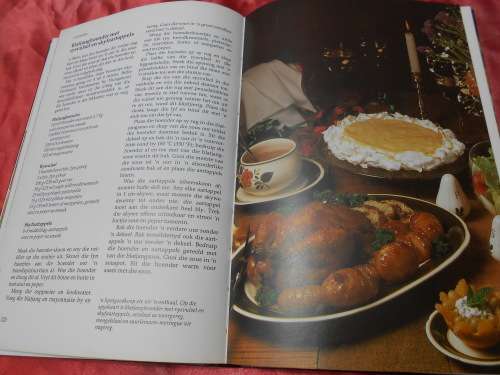 `Huisgenoot Wenresepte 2`  Annette Human.  Hard cover.