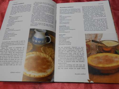 `Huisgenoot Wenresepte 2`  Annette Human.  Hard cover.