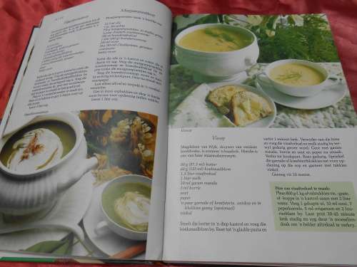 `Huisgenoot Wenresepte 4`  Annette Human.  Hard cover.