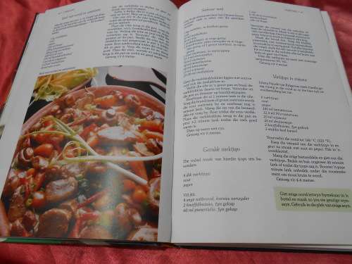 `Huisgenoot Wenresepte 4`  Annette Human.  Hard cover.