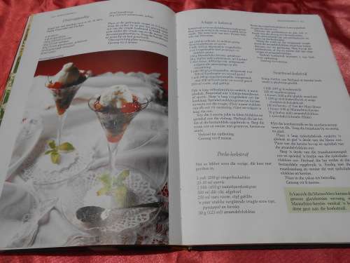 `Huisgenoot Wenresepte 4`  Annette Human.  Hard cover.