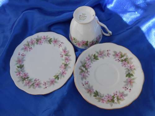 Queen Anne Genevieve trio.  No chips, cracks or repairs.