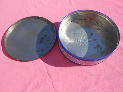Teddy bear`s picnic biscuit/cake tin.