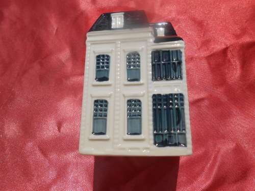 Blue Delft exclusively made for KLM by Bols Royal Distilleries Holland. House no. 91.