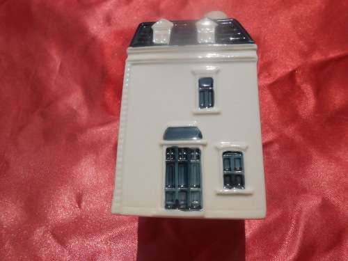 Blue Delft exclusively made for KLM by Bols Royal Distilleries Holland. House no. 91.