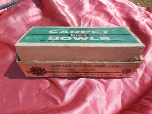 Set of Nylex miniature bowls. Complete and in their case,