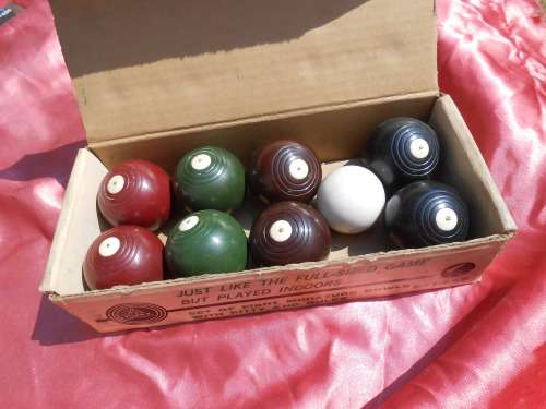 Set of Nylex miniature bowls. Complete and in their case,