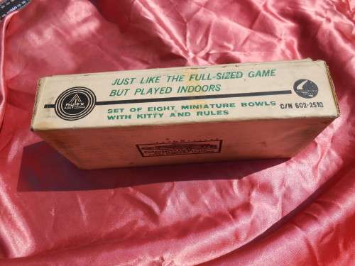 Set of Nylex miniature bowls. Complete and in their case,