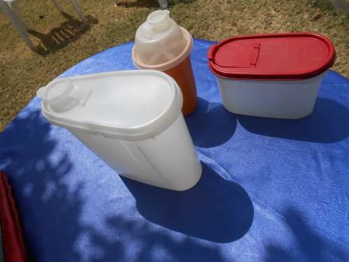 Set of Tupperware.