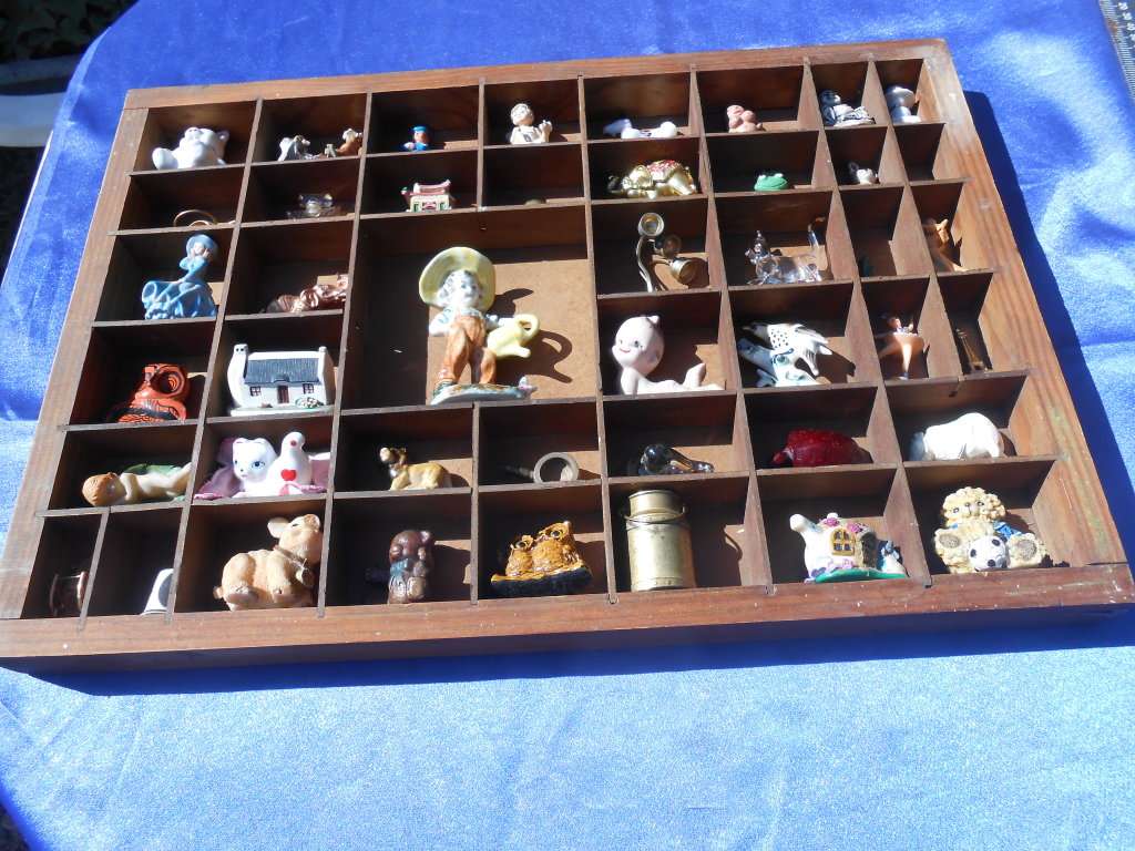 Printer`s tray c/w ornaments.  520mmx360mm