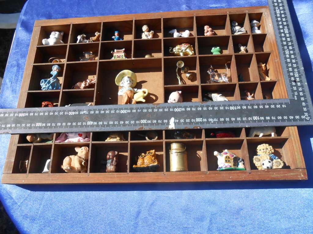 Printer`s tray c/w ornaments.  520mmx360mm