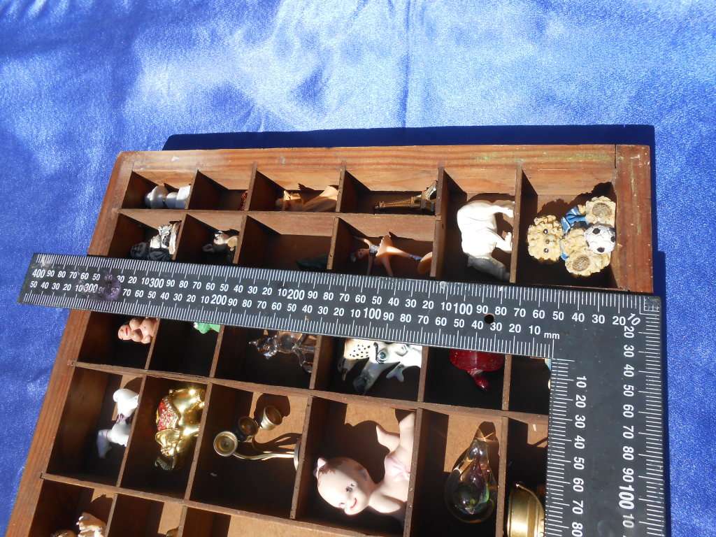 Printer`s tray c/w ornaments.  520mmx360mm