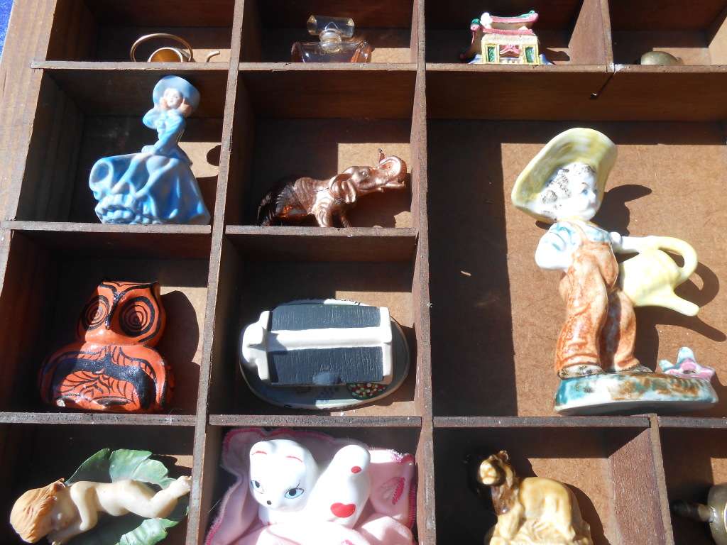 Printer`s tray c/w ornaments.  520mmx360mm