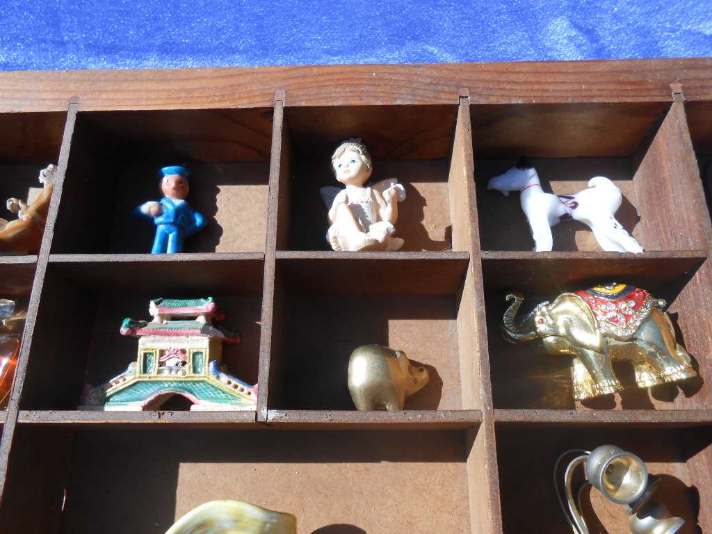 Printer`s tray c/w ornaments.  520mmx360mm