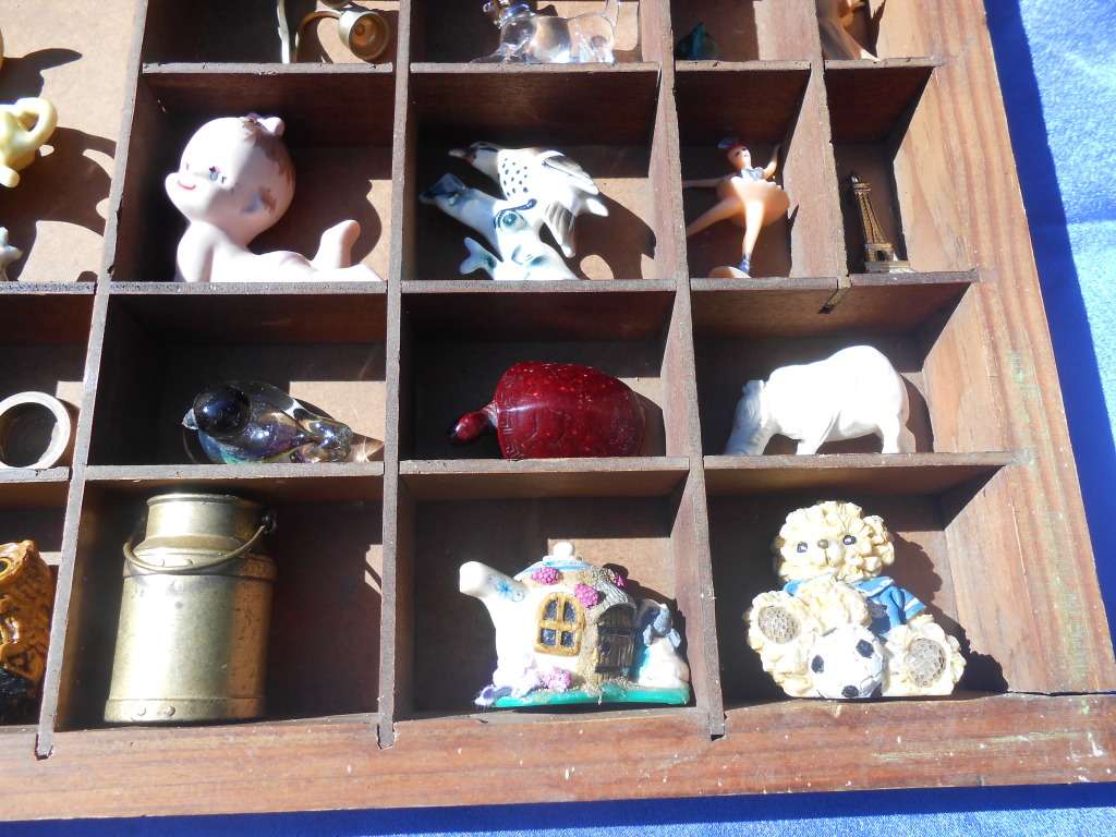 Printer`s tray c/w ornaments.  520mmx360mm