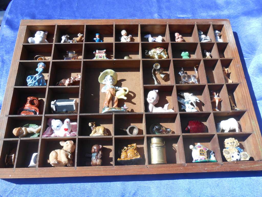 Printer`s tray c/w ornaments.  520mmx360mm