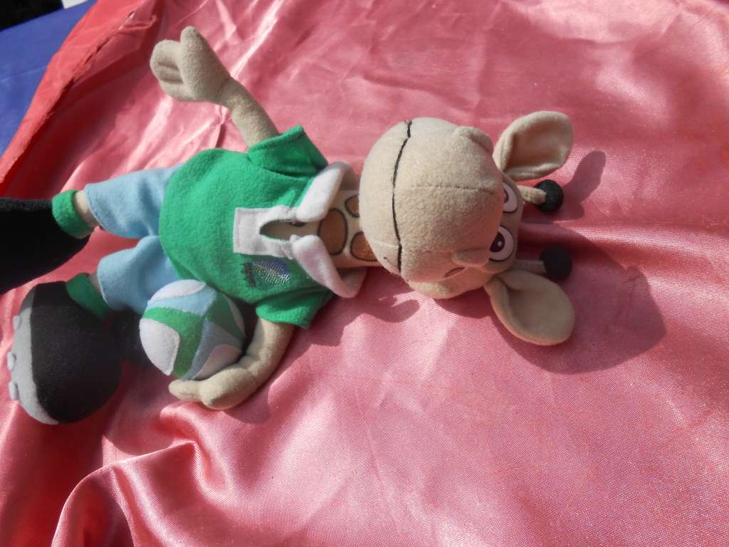 1995 Rugby World Cup mascot - giraffe - small.