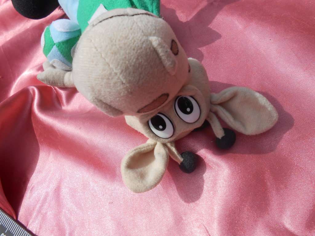 1995 Rugby World Cup mascot - giraffe - small.