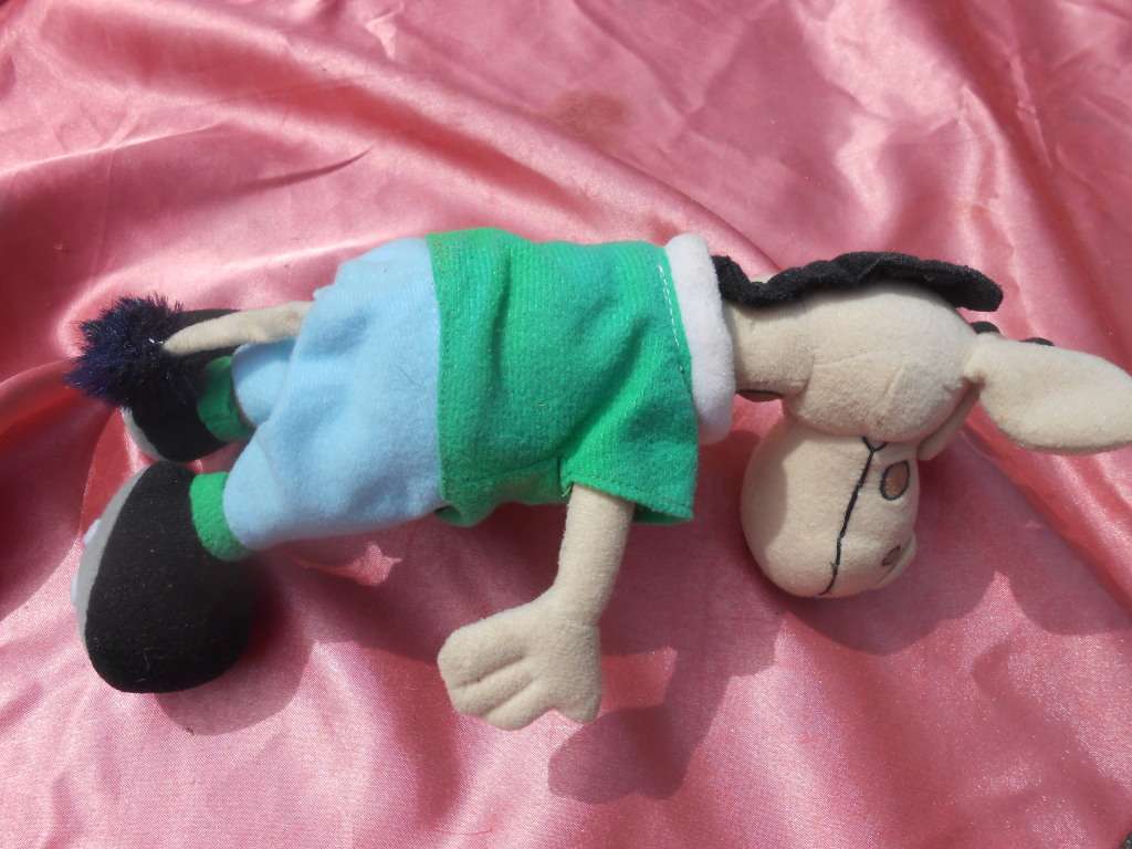 1995 Rugby World Cup mascot - giraffe - small.