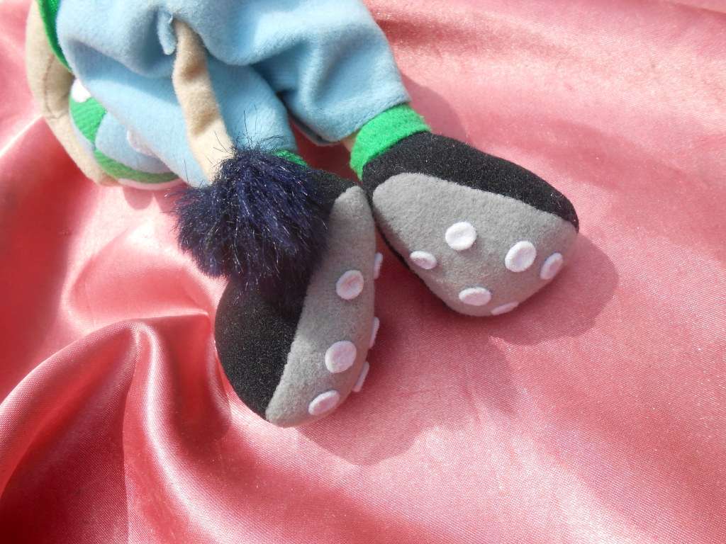 1995 Rugby World Cup mascot - giraffe - small.