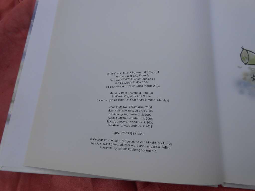 `Diep, diep in `n donker bos`  Martie Preller.   Hard cover.