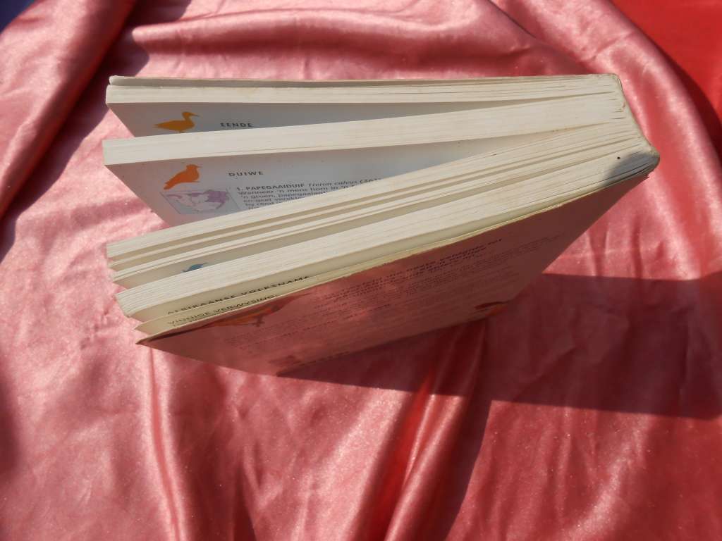 `Sasol Voels van Suider-Afrika` Derde Uitgawe.  Soft cover.