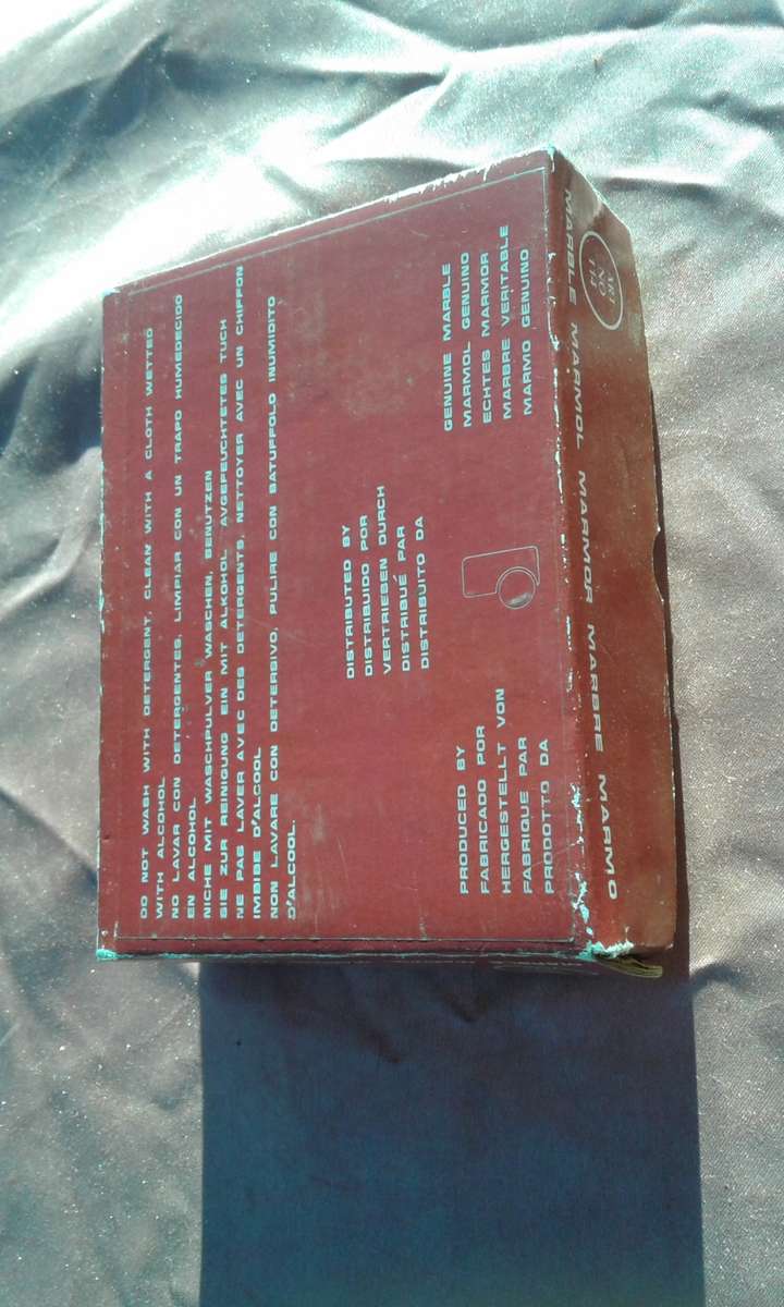 Box of marble napkin holders.