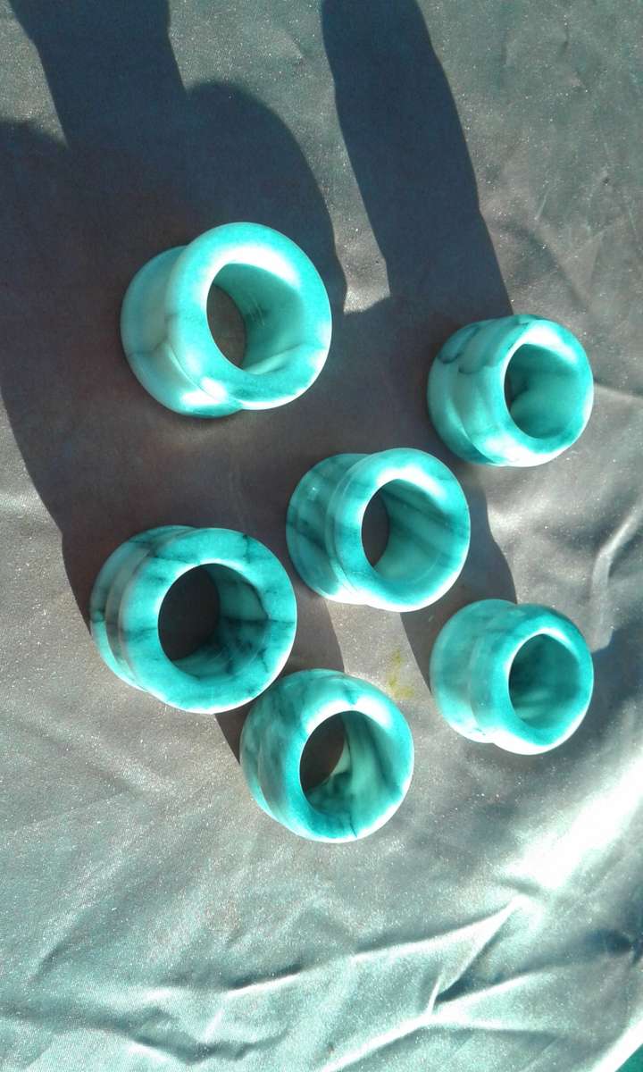 Box of marble napkin holders.