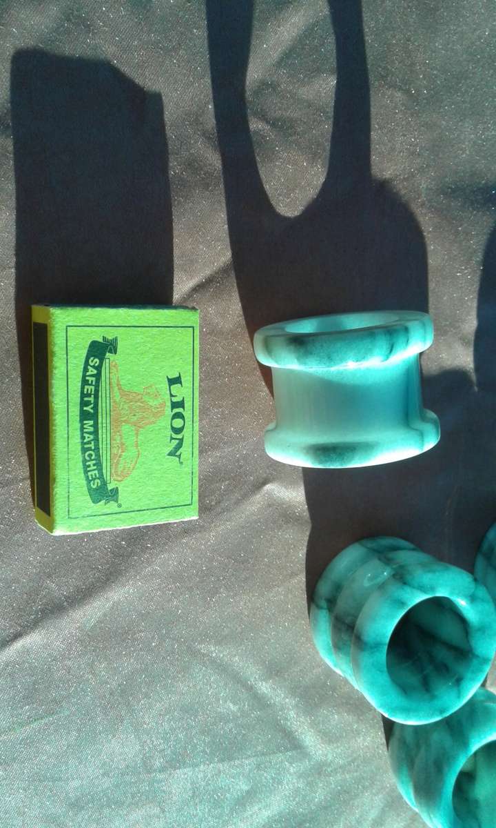 Box of marble napkin holders.