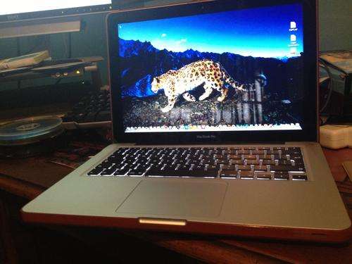 13" Macbook Pro Unibody Core i5,2.4ghz ,4gb ram ,500gb hdd ,ADOBE CS5 ,FCP7