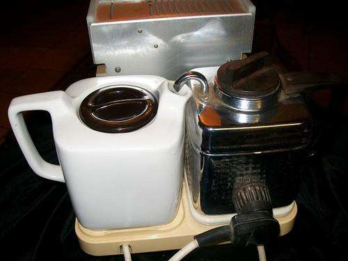 Vintage 1960s Automated Tea Maker - Interesting Item!