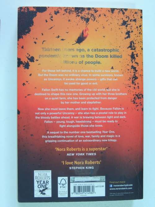 Of Blood and Bone: Chronicles of The One Book 2 - Nora Roberts