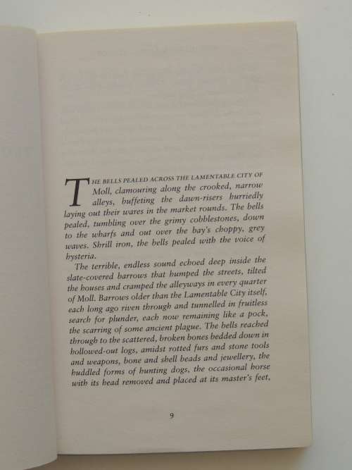 First Collected Tales Bauchelain and Korbal Broach - 3 Short Novels of the Malazan Empire - Erikson