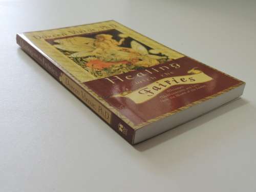 Healing With The Fairies - Messages, Manifestations nd Love from the World of Fairies -Doreen Virtue