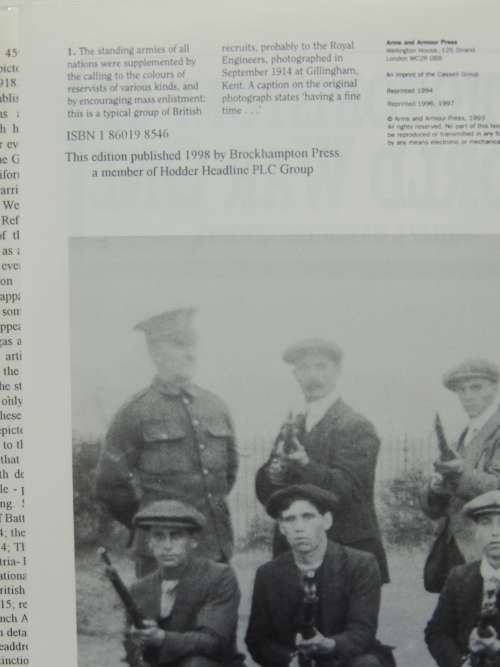 A Photohistory Of World War One - Philip J. Haythornwaite