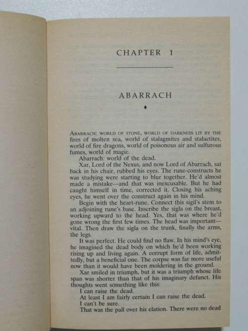 Into The Labyrinth - A Death Gate Novel - Margaret Weiss, Tracy Hickman