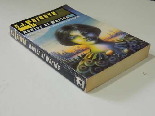 Hunter of Worlds - CJ Cherryh