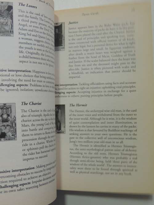 A Complete Guide To Divination -How To Use Most Popular Methods Of FortuneTelling - Cassandra Eason