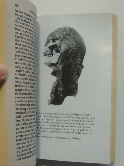 The Face Of Battle - A Study Of Agincourt, Waterloo And The Somme - John Keegan