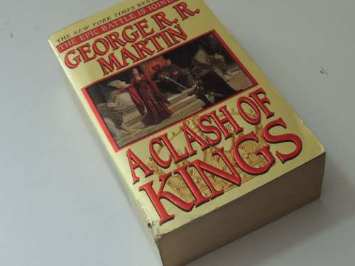 A Clash of Kings Book 2 of A Song of Ice and Fire - George RR Martin