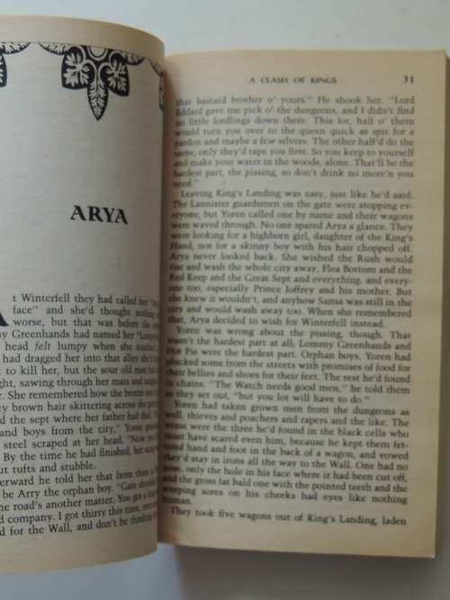 A Clash of Kings Book 2 of A Song of Ice and Fire - George RR Martin