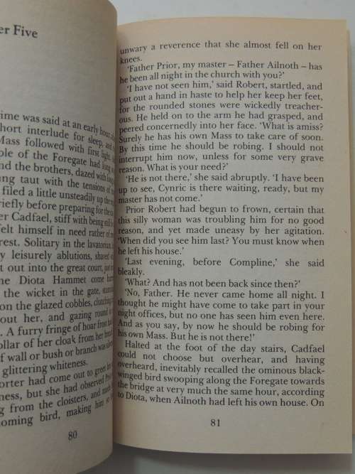 The Raven at the Foregate - 12th Chronicle of Brother Cadfael - Ellis Peters