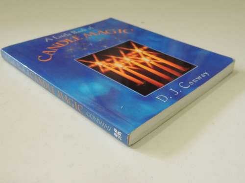 A Little Book Of Candle Magic - D.J. Conway