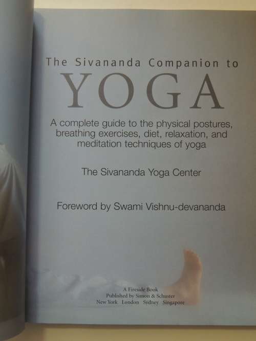 The Sivananda Companion to Yoga,Physical Postures, Breathing, Meditation - The Sivananda Yoga Center