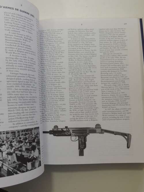 The Greenhill Dictionary of Guns and Gunmakers - John Walter