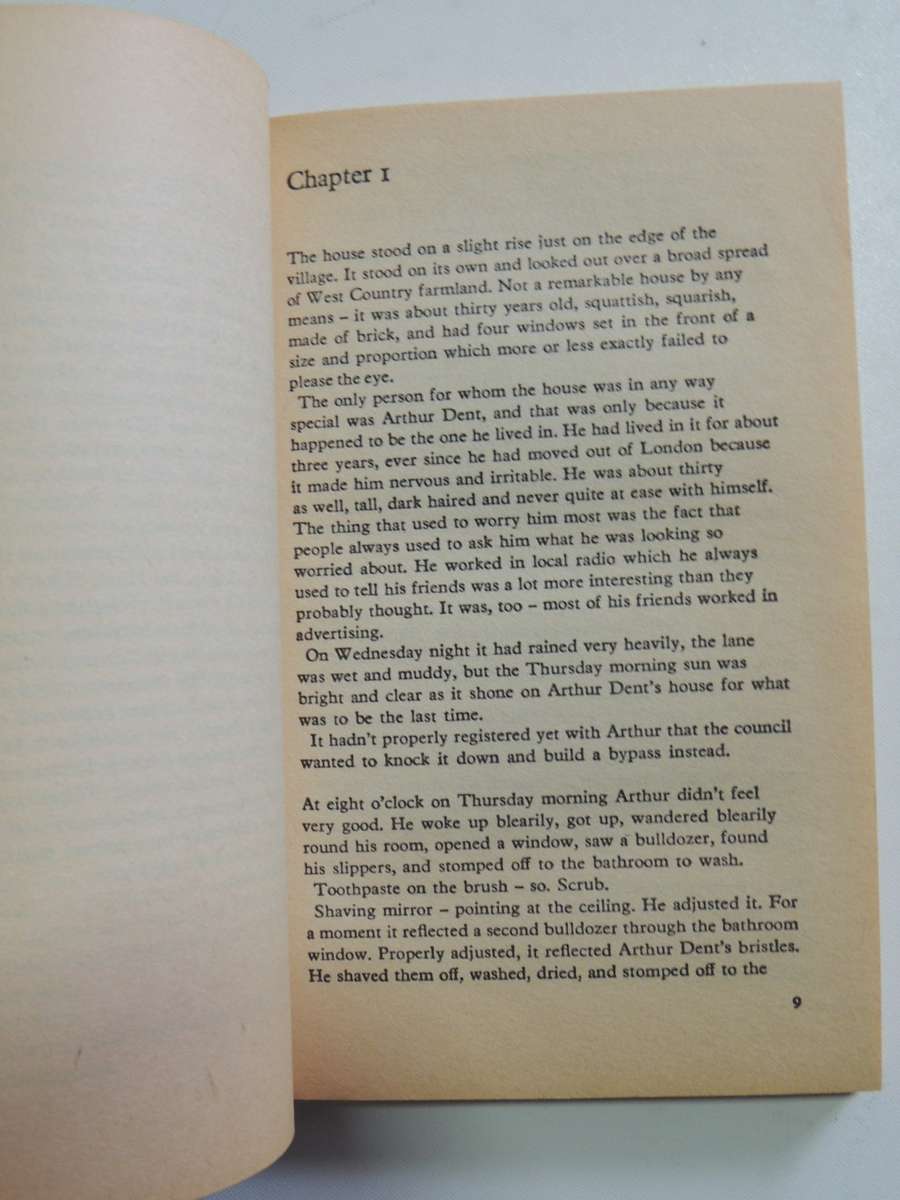 The HitchHiker`s Guide to the Galaxy - Douglas Adams