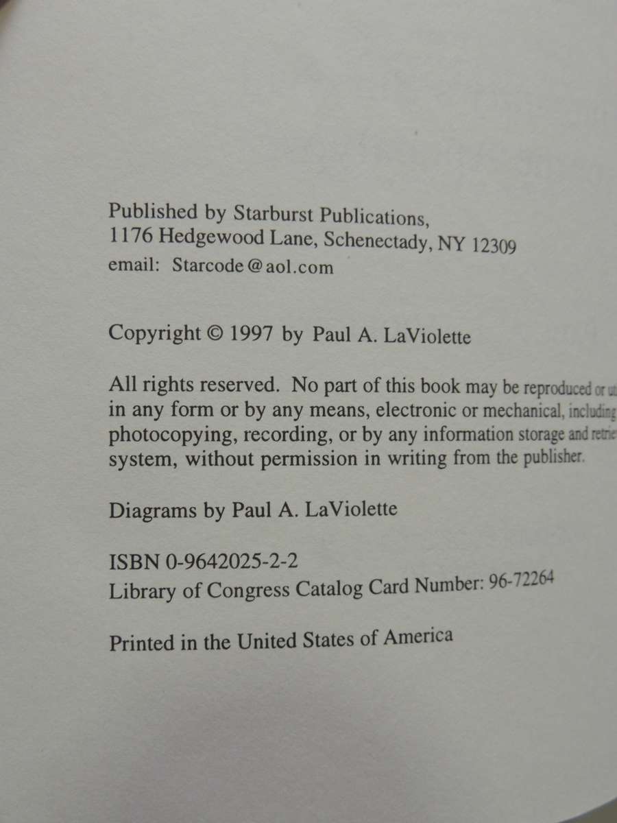 Earth Under Fire - Humanity`s Survival Of The Apocalypse - Paul LaViolette